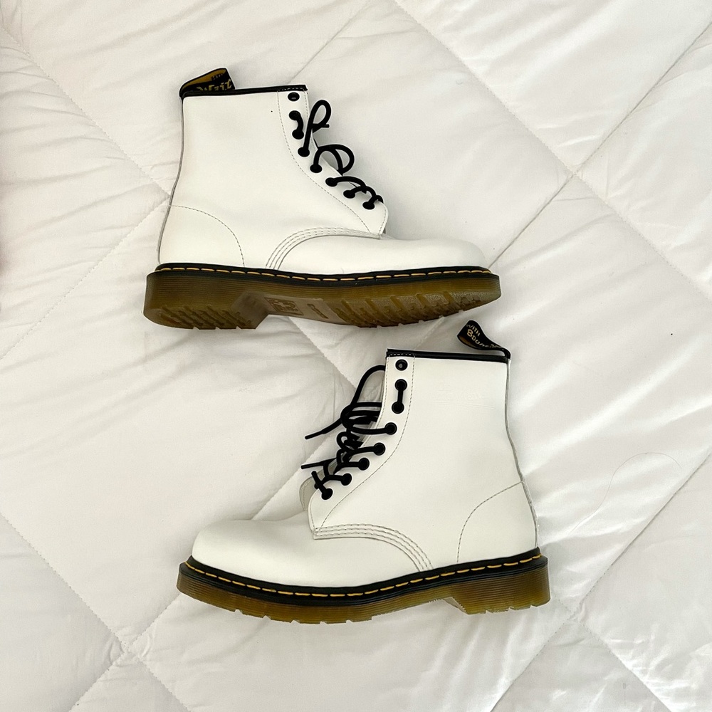 COPY - 💛💛💛DR MARTENS 1460 COMBAT BOOTS SZ 9W💛💛💛